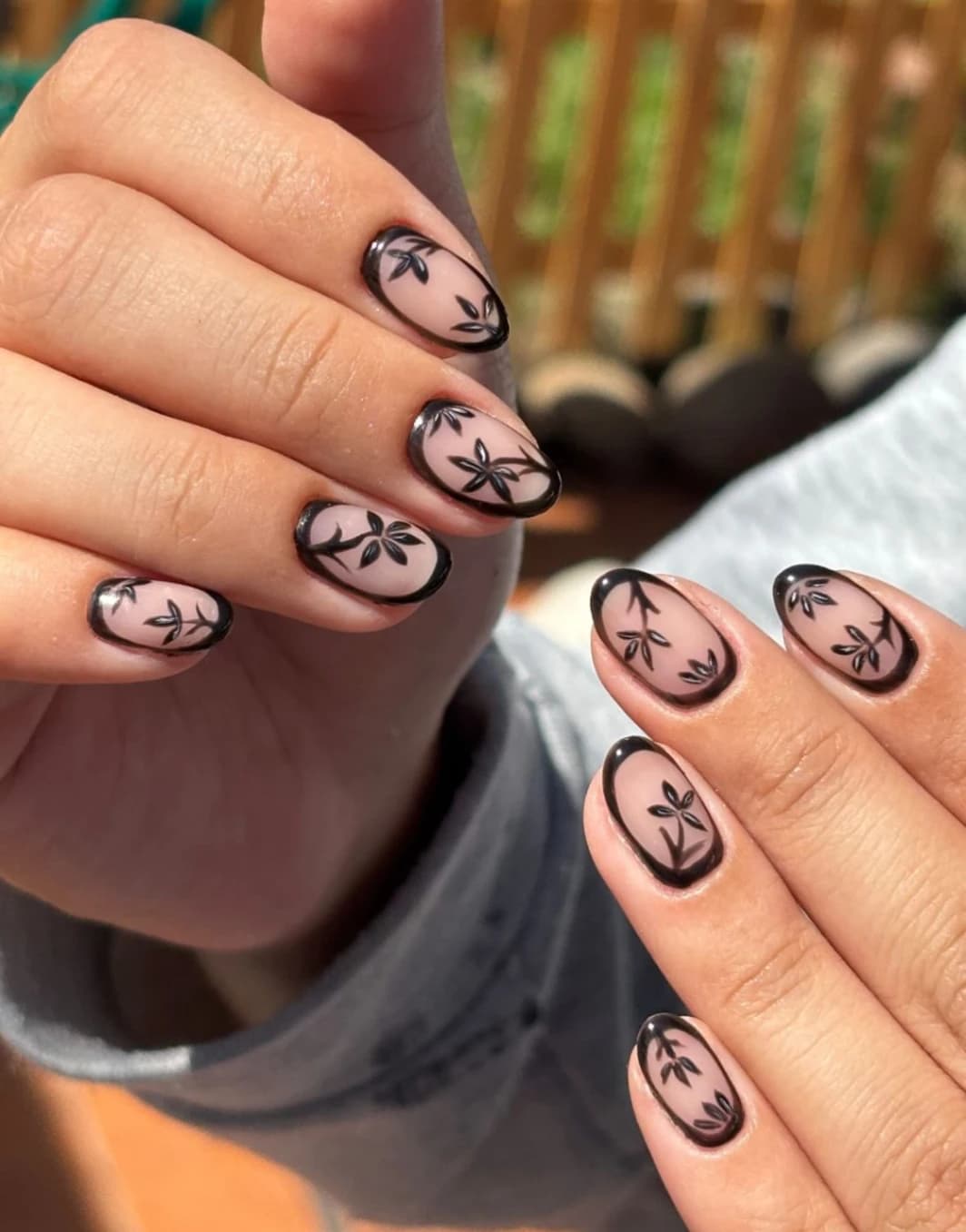 Floral noir